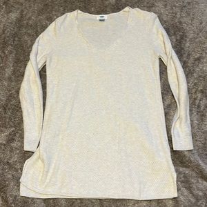 Cream Old Navy lightweight sweater size medium, has some wear under the arms